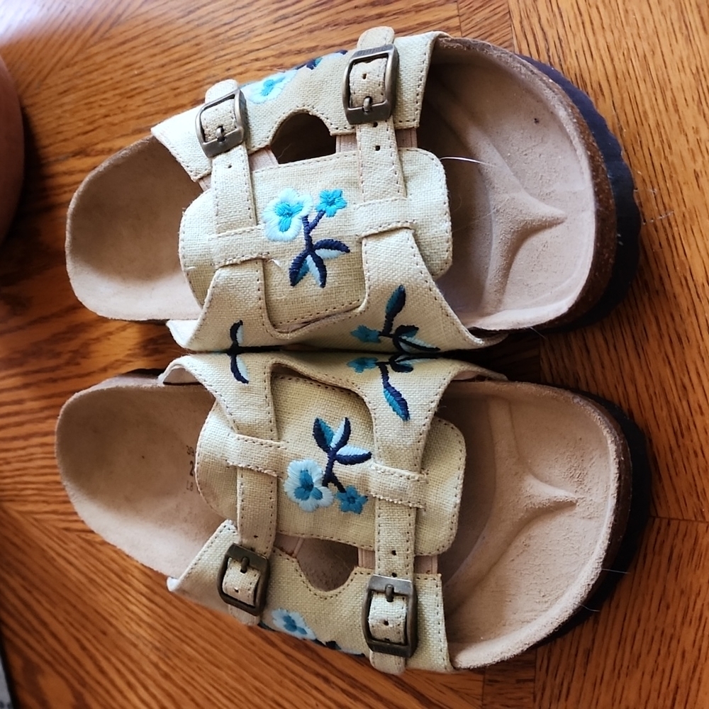 Betula slip on sandles